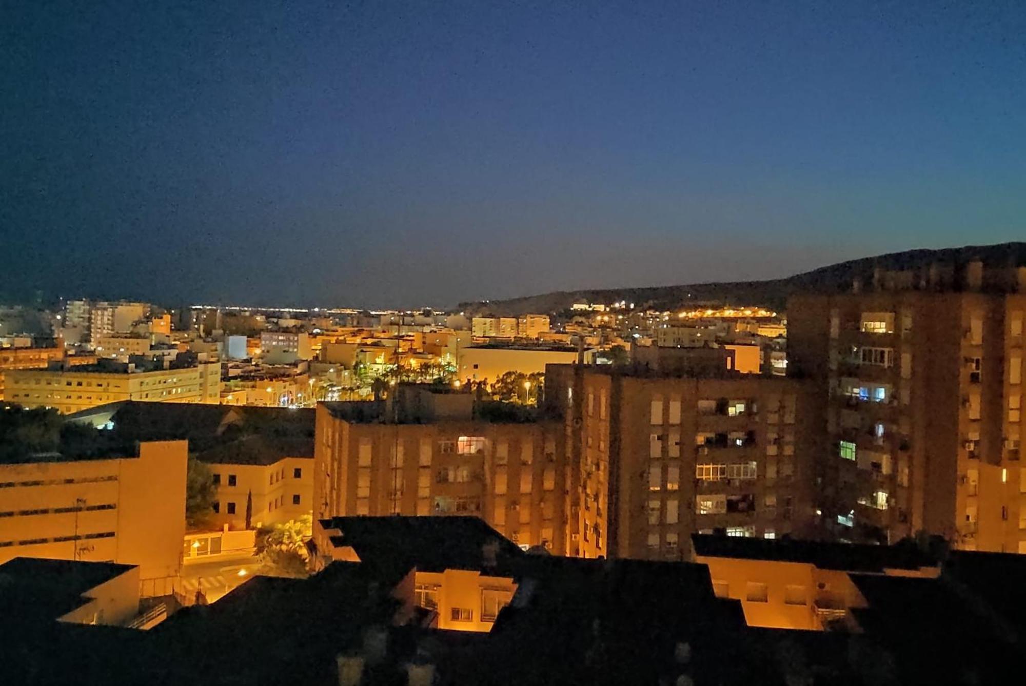 Confortable Excelentes Vistas المرية الغرفة الصورة